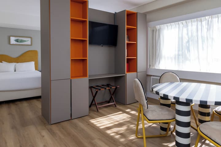 Crest Hotel Suites