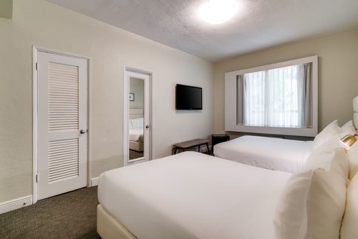 Crest Hotel Suites