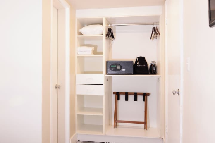 Crest Hotel Suites