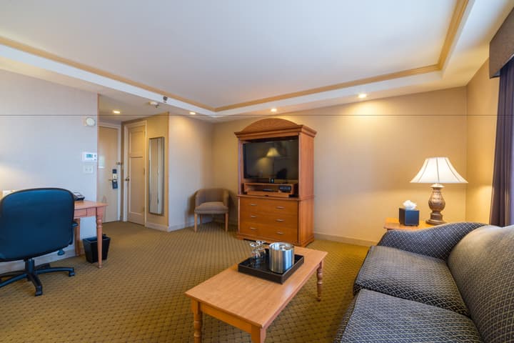 Ambassador Hotel Milwaukee, Trademark Collection by Wyndham