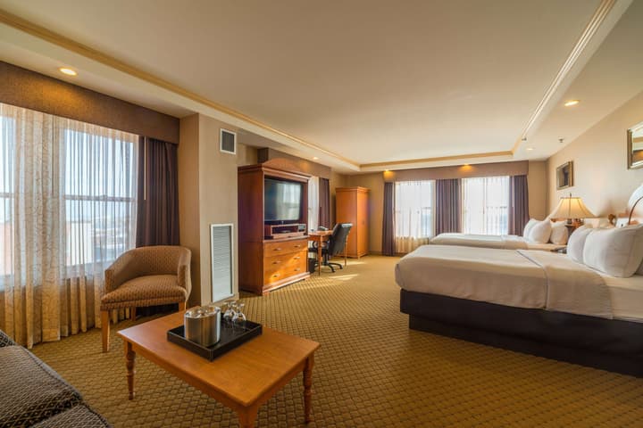 Ambassador Hotel Milwaukee, Trademark Collection by Wyndham