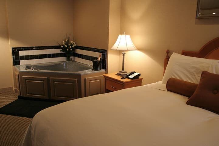 Ambassador Hotel Milwaukee, Trademark Collection by Wyndham