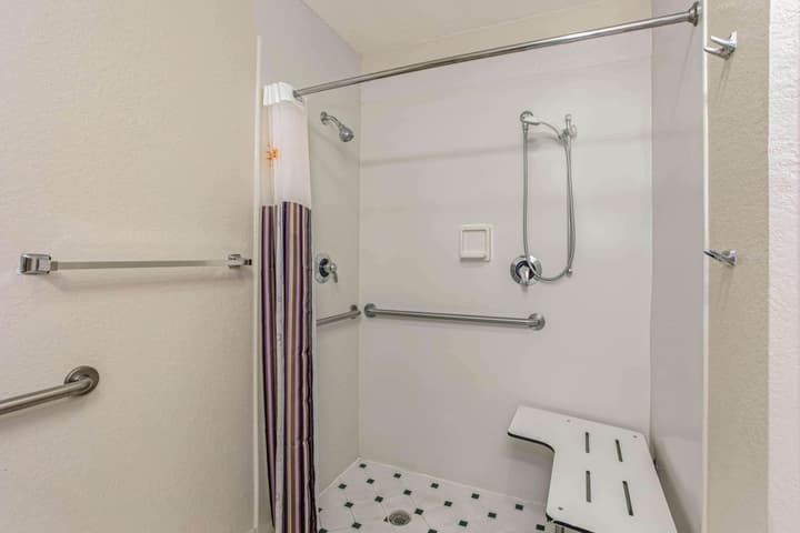 La Quinta Inn & Suites by Wyndham Orlando Airport