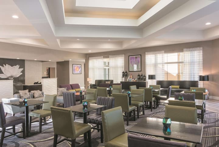 La Quinta Inn & Suites by Wyndham Orlando Airport
