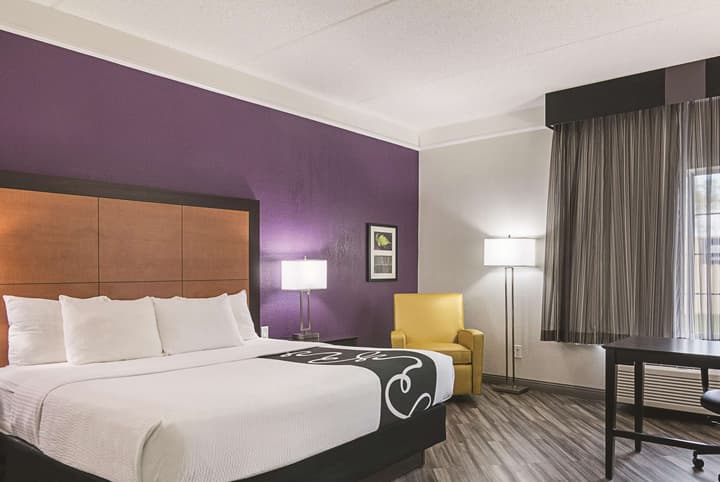 La Quinta Inn & Suites by Wyndham Orlando Airport