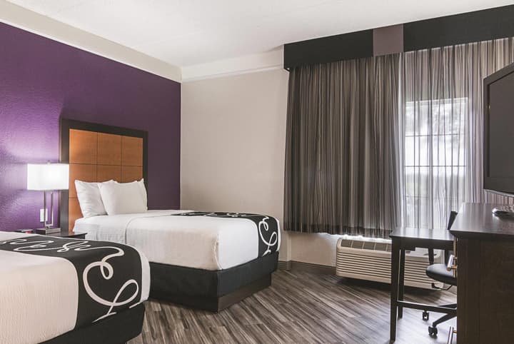 La Quinta Inn & Suites by Wyndham Orlando Airport