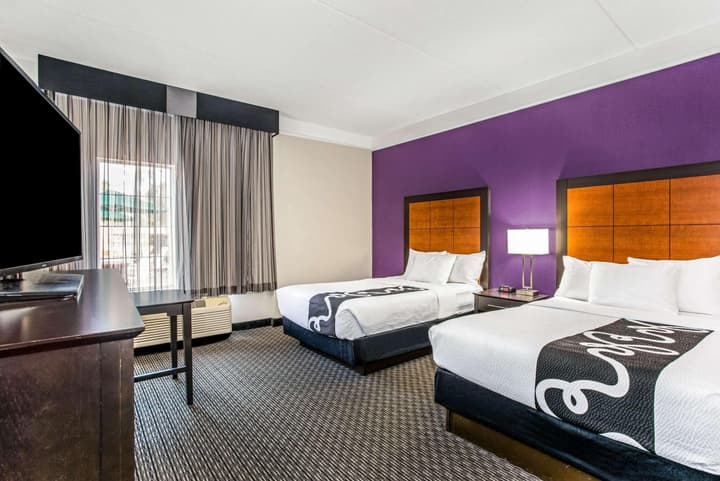 La Quinta Inn & Suites by Wyndham Orlando Airport