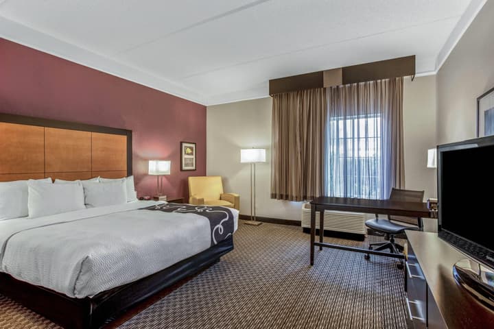 La Quinta Inn & Suites by Wyndham Orlando Airport