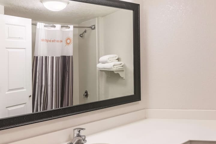 La Quinta Inn & Suites by Wyndham Orlando Airport
