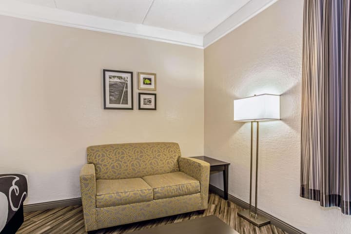 La Quinta Inn & Suites by Wyndham Orlando Airport