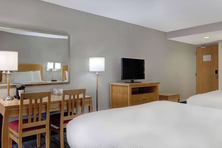 Days Inn by Wyndham Niagara Falls Near The Falls