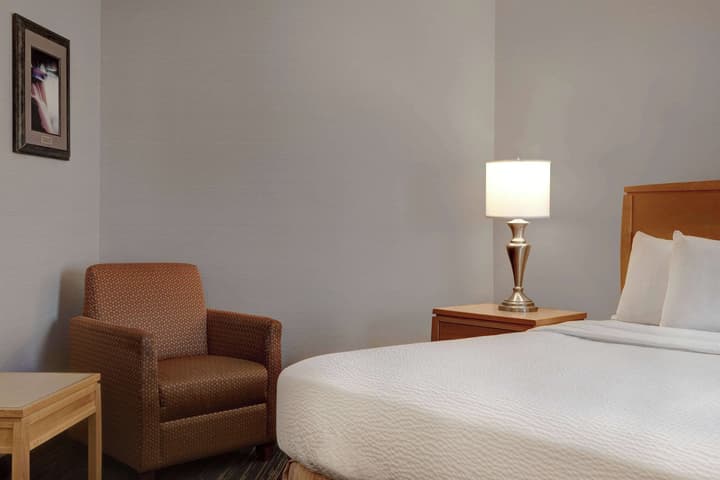 Days Inn by Wyndham Niagara Falls Near The Falls