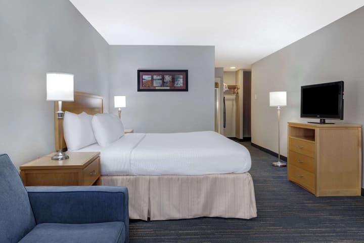 Days Inn by Wyndham Niagara Falls Near The Falls