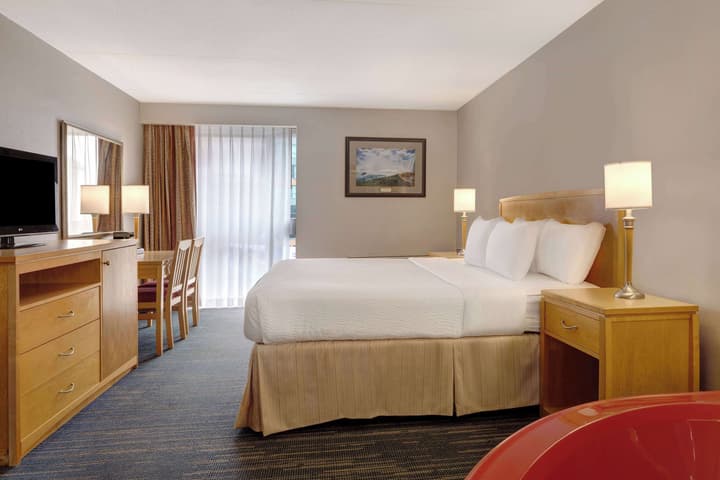 Days Inn by Wyndham Niagara Falls Near The Falls
