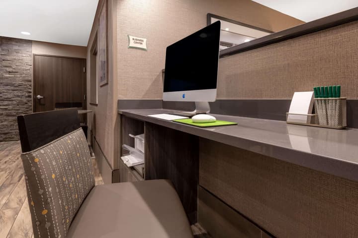La Quinta Inn & Suites by Wyndham Anchorage Airport