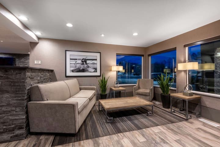 La Quinta Inn & Suites by Wyndham Anchorage Airport