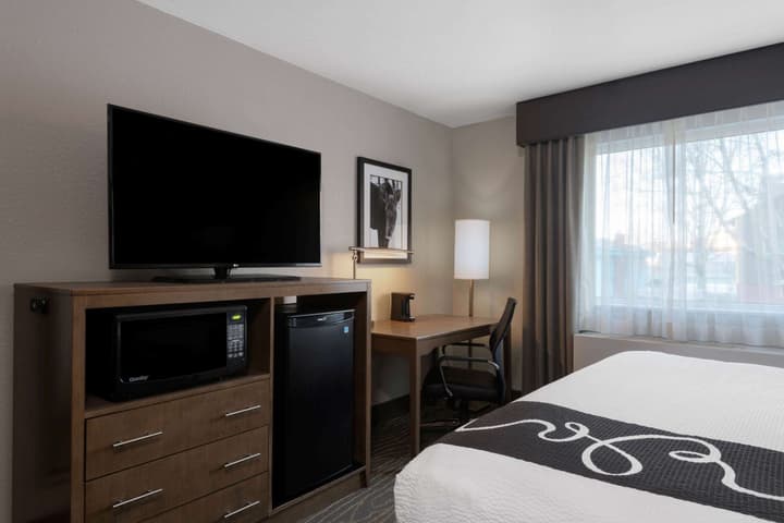 La Quinta Inn & Suites by Wyndham Anchorage Airport
