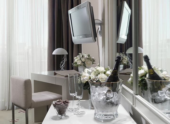NJV Athens Plaza Hotel