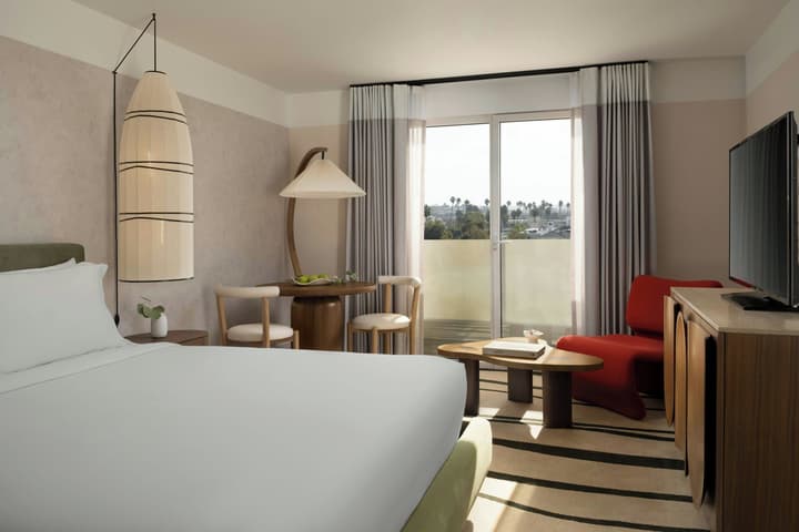 Sandbourne Santa Monica, Autograph Collection