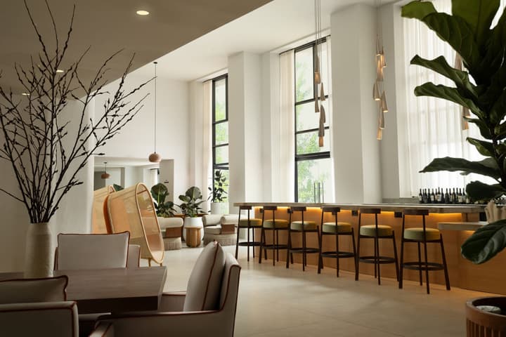 Sandbourne Santa Monica, Autograph Collection