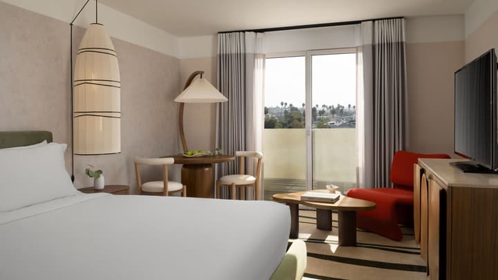 Sandbourne Santa Monica, Autograph Collection