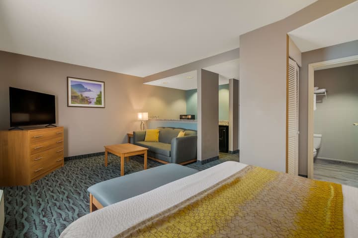 Best Western Plus Executive Court Inn & Conference Center