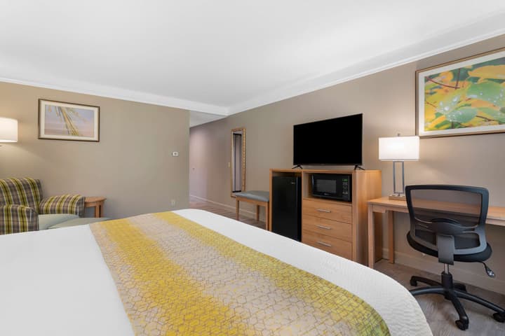 Best Western Plus Executive Court Inn & Conference Center