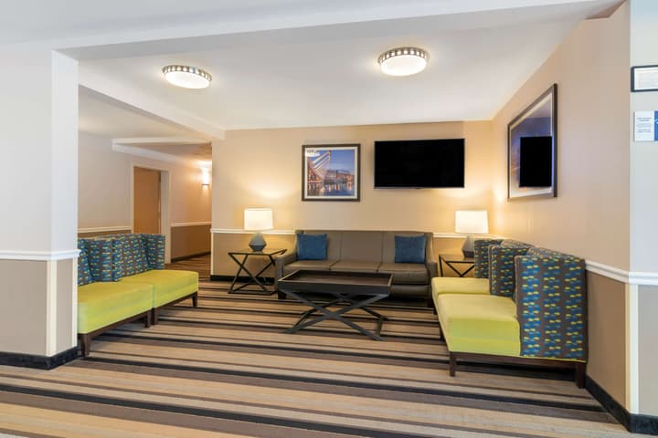 Best Western Plus Executive Court Inn & Conference Center