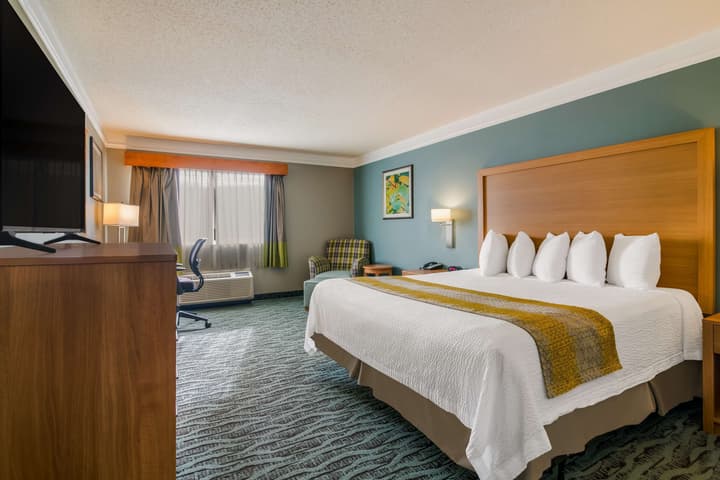 Best Western Plus Executive Court Inn & Conference Center