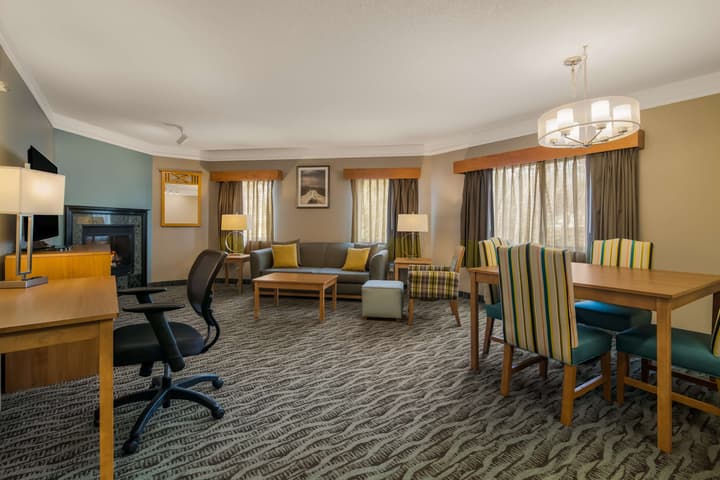 Best Western Plus Executive Court Inn & Conference Center