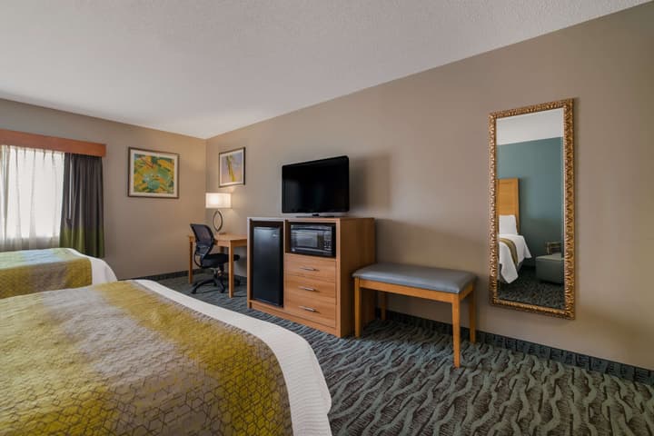 Best Western Plus Executive Court Inn & Conference Center