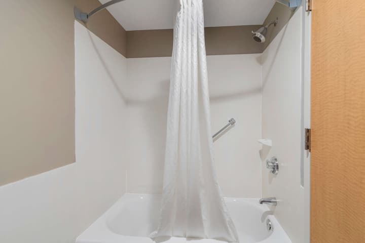 Best Western Plus Executive Court Inn & Conference Center