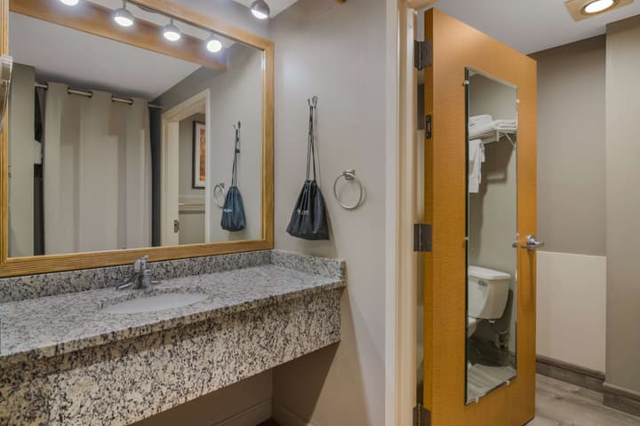 Best Western Plus Executive Court Inn & Conference Center