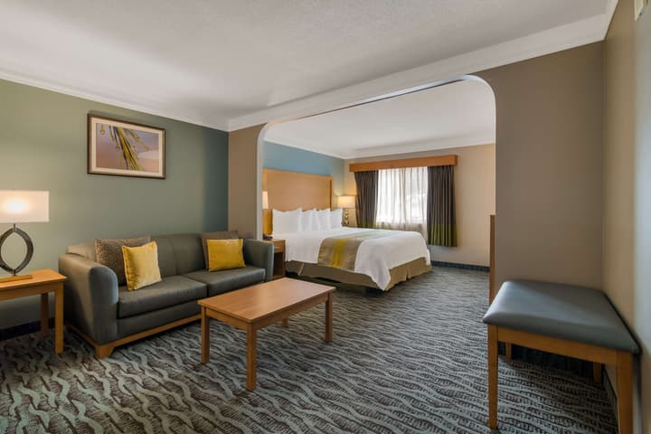 Best Western Plus Executive Court Inn & Conference Center
