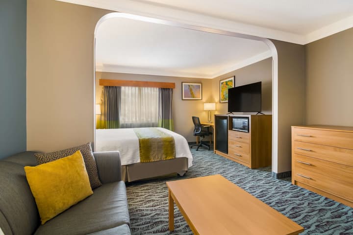 Best Western Plus Executive Court Inn & Conference Center