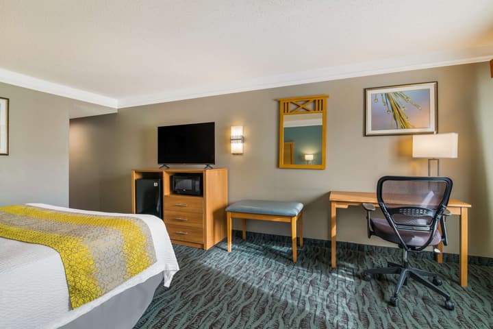 Best Western Plus Executive Court Inn & Conference Center