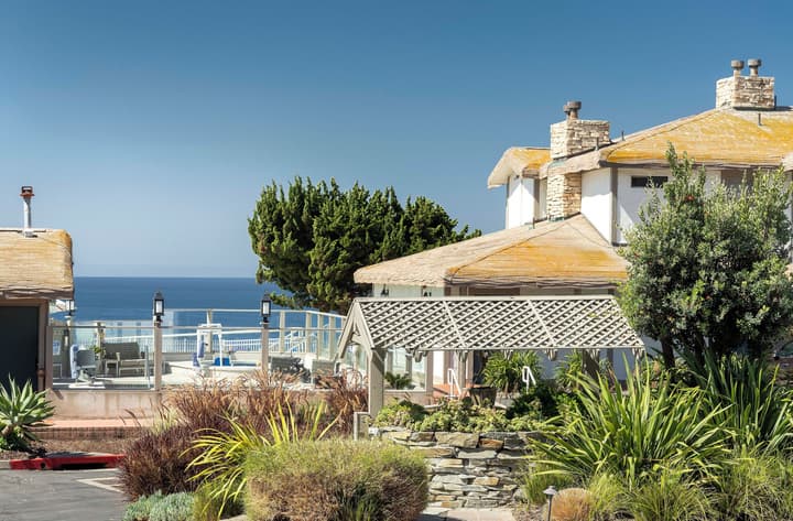 Cottage Inn By The Sea