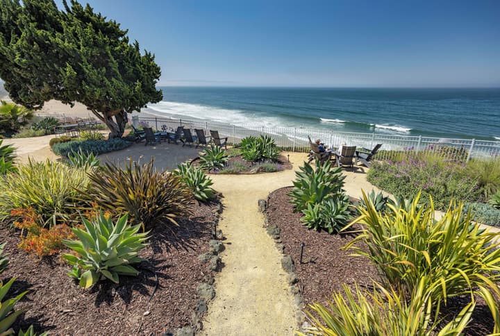 Cottage Inn By The Sea