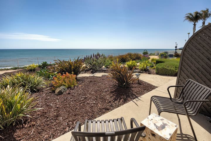 Cottage Inn By The Sea