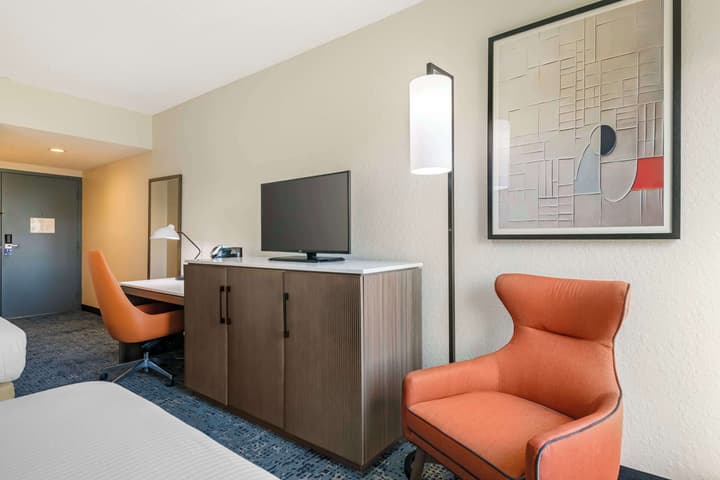 Best Western Plus Universal Inn