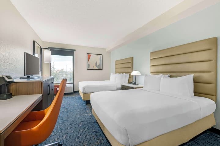 Best Western Plus Universal Inn