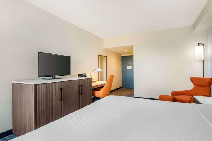 Best Western Plus Universal Inn