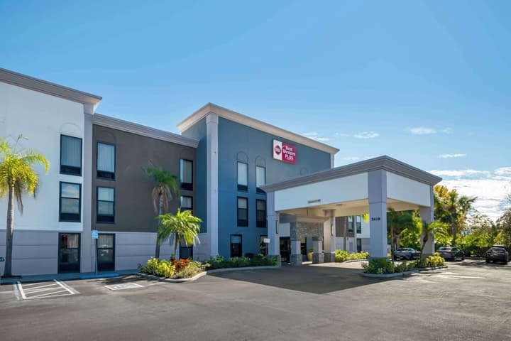 Best Western Plus Universal Inn