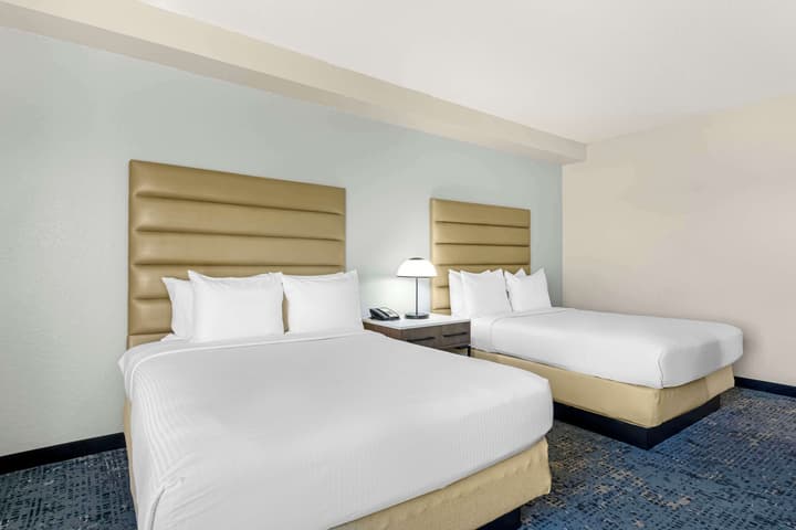Best Western Plus Universal Inn