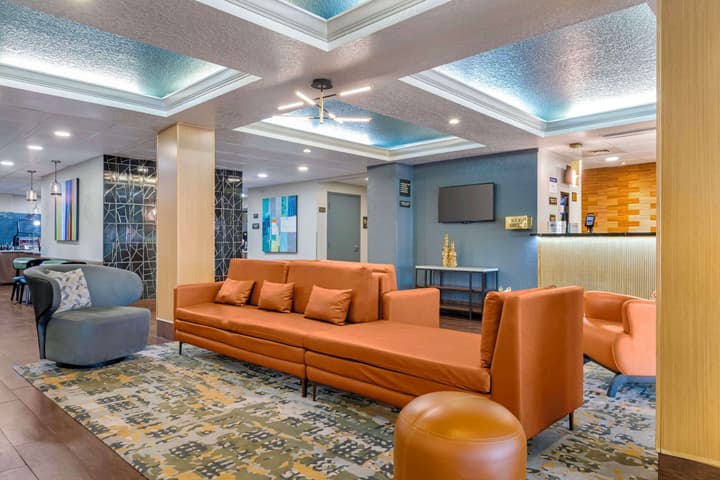 Best Western Plus Universal Inn