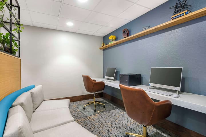 Best Western Plus Universal Inn