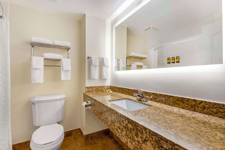 Best Western Plus Universal Inn