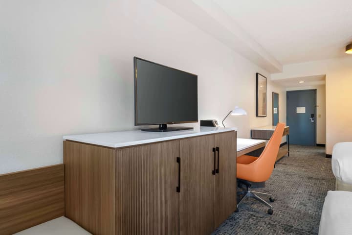 Best Western Plus Universal Inn