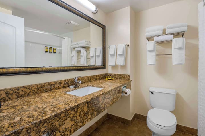 Best Western Plus Universal Inn