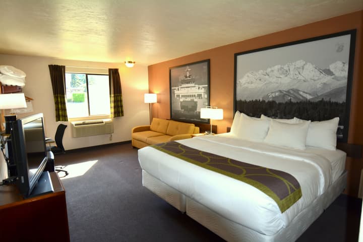Super 8 by Wyndham Port Angeles at Olympic National Park